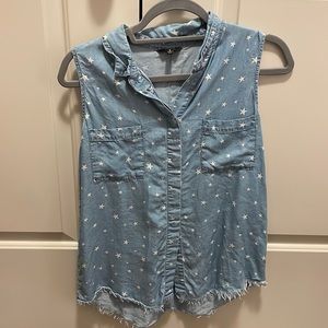 NWOT 1250C Small Denim Star's With ripped bottom detail Short Sleeved top. 💙